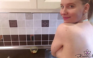 Wife Unheedful Cooking Salad for Masturbate Pussy
